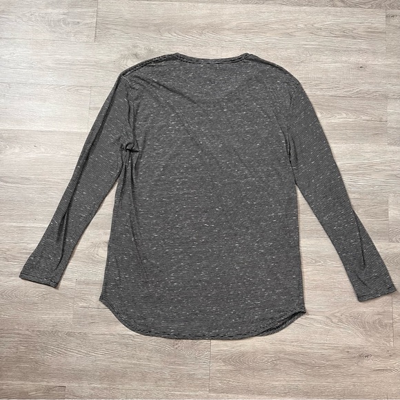 3 Feathers Striped Long Top - Picture 2 of 4